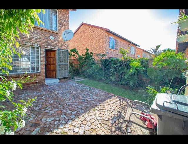 2 BEDROOM TOWNHOUSE FOR SALE IN ANNLIN